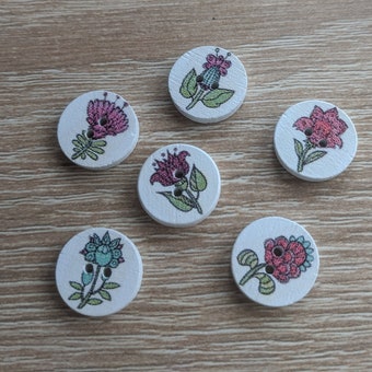 Set of 10 pieces of Flower buttons/ Wooden buttons x 10/ Flower buttons/ Exotic buttons/ Decorative buttons/ Child buttons/ Adult buttons